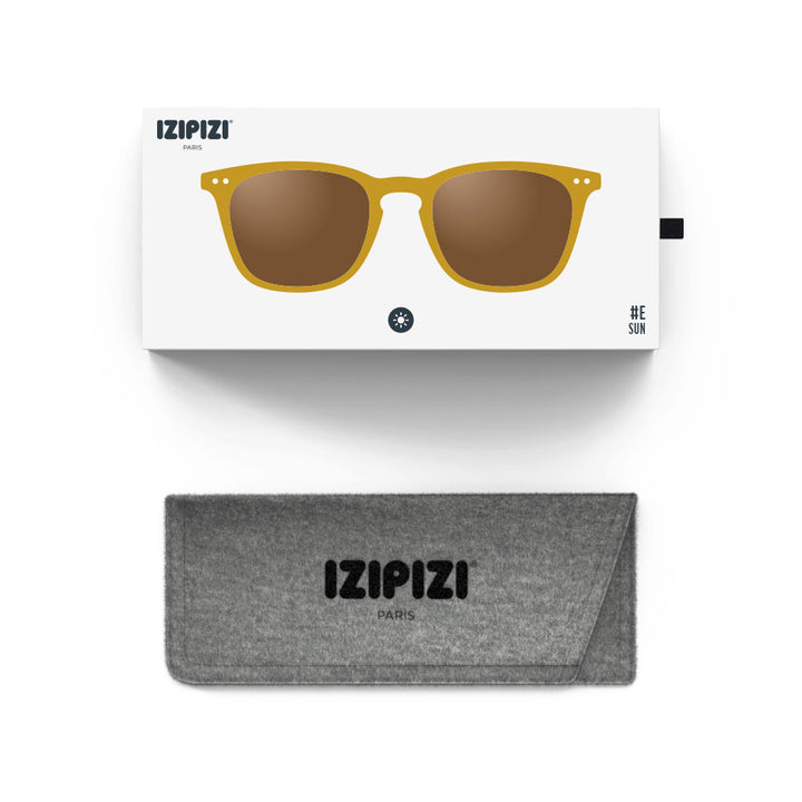 Izipizi Sunglasses #E Sunglasses Golden Green Box Pouch Image