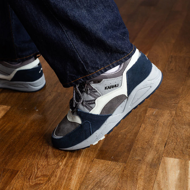 KARHU Fusion 2.0 Mood Indigo/Smoked Pearl Mood Indigo Model Image